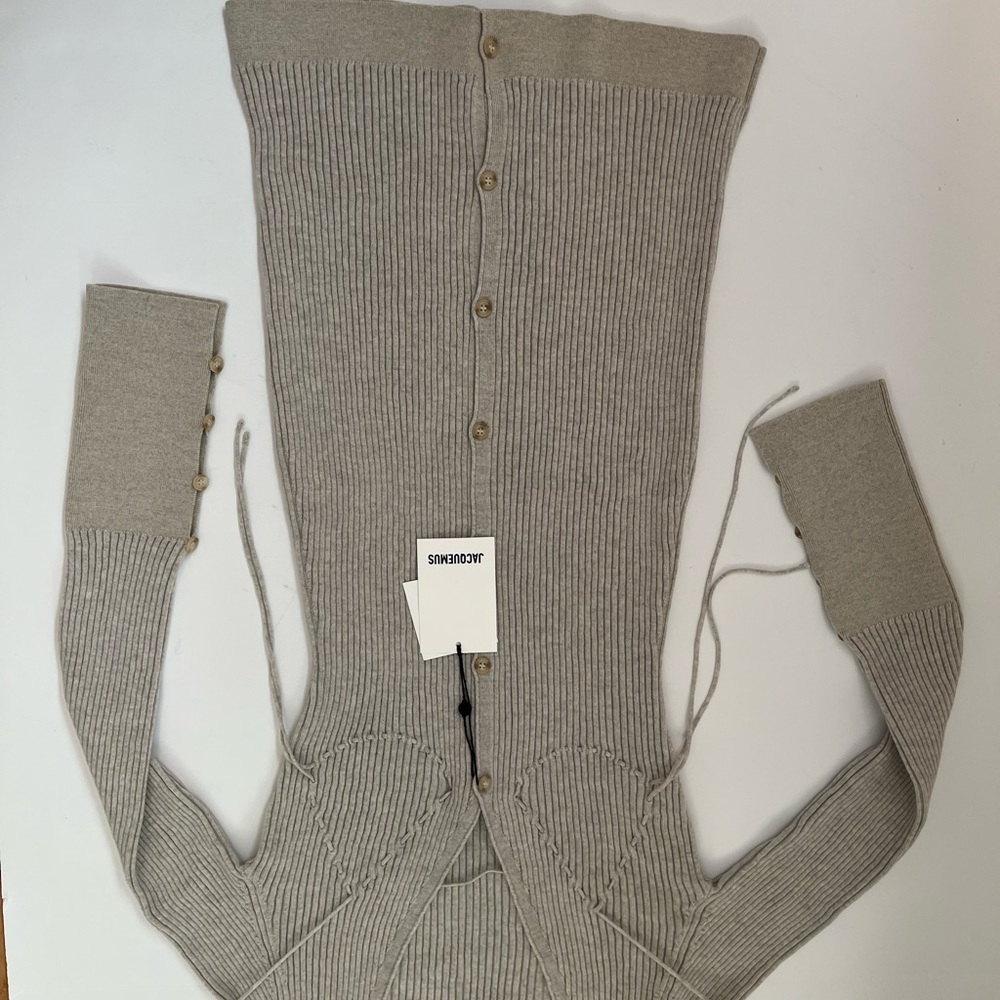Lauris Long Sleeve Merino Wool Mini Sweater Dress
JACQUEMUS - Picture 2 of 16